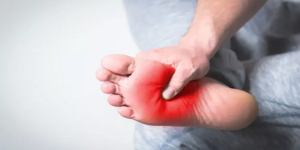 10 أسباب تؤدى إلى سخونة القدمين ليلا 