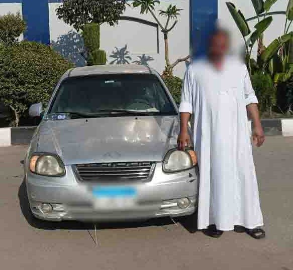 ضبط سائق ظهر في صورة يقود سيارته برعونة في أحد الطرق بالقليوبية، فيتو
