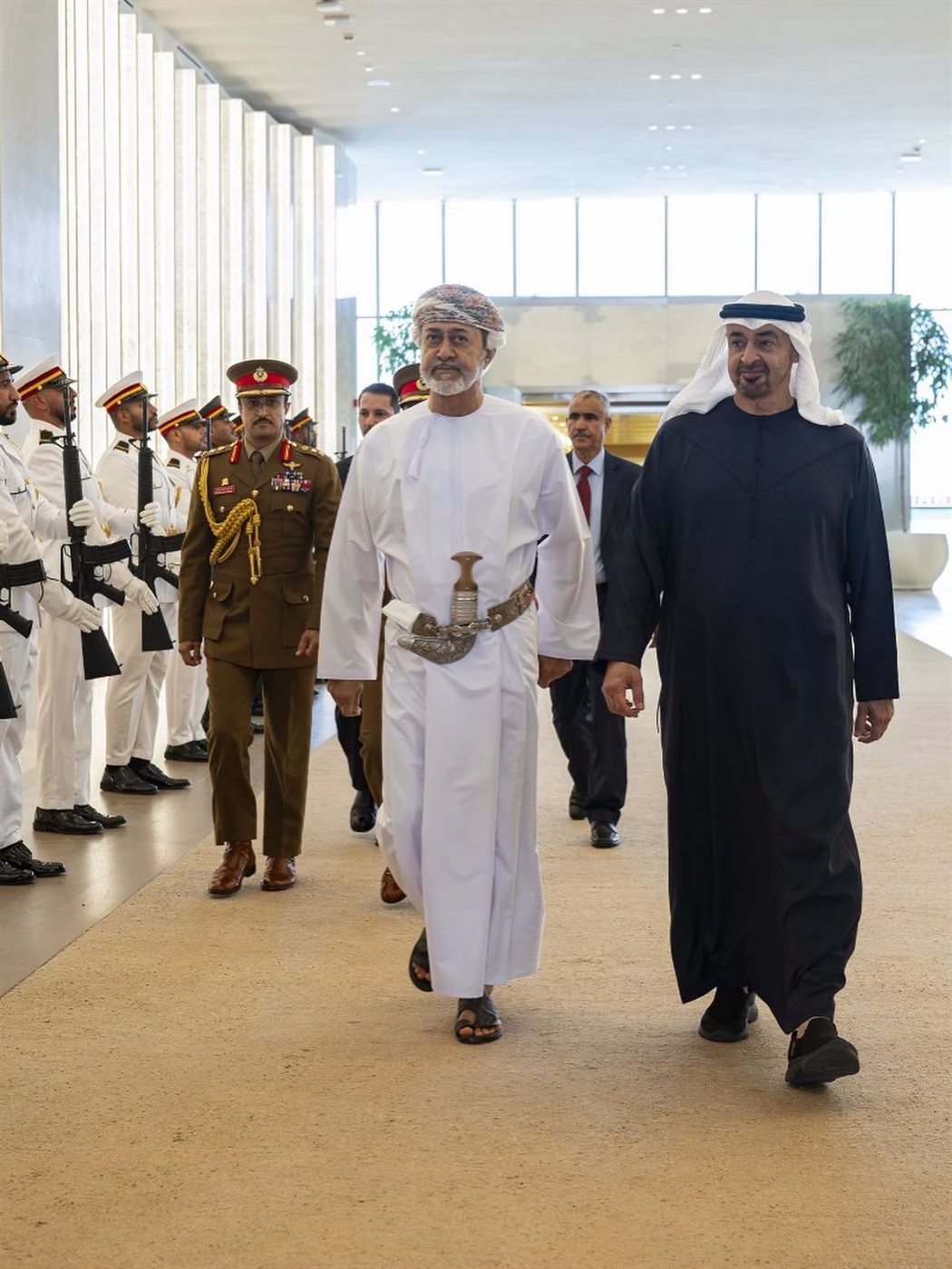 الشيخ محمد بن زايد وسلطان عمان، فيتو