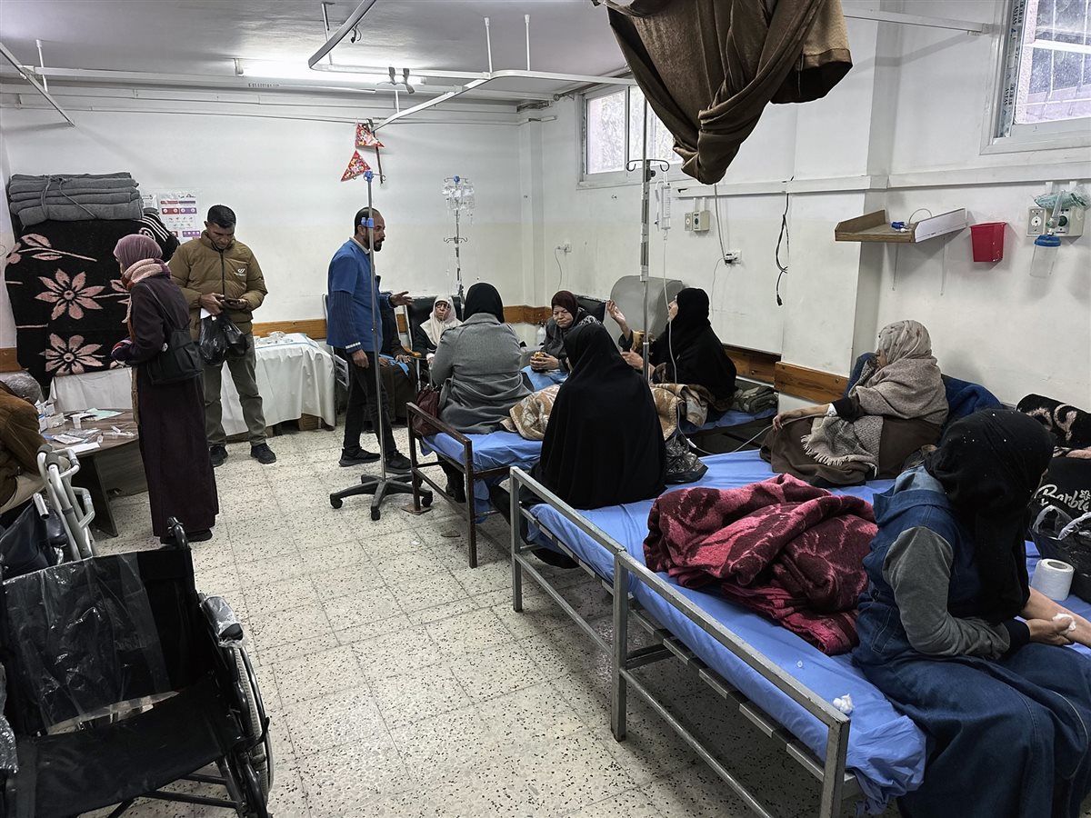 مرضى السرطان يبحثون عن العلاج في مستشفى ناصر بمدينة خان يونس جنوب قطاع غزة
