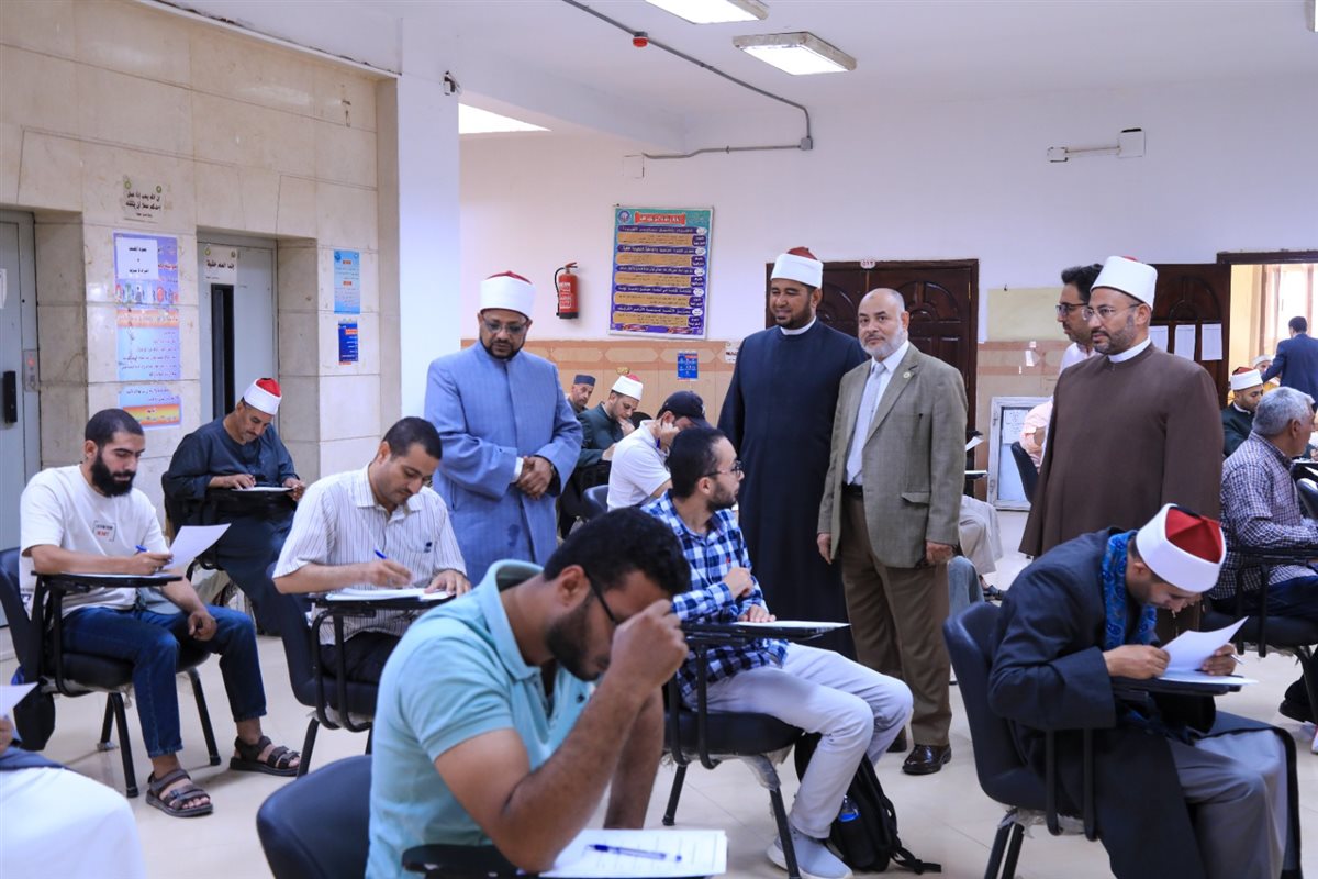 أمين البحوث الإسلاميَّة يتفقَّد أعمال الامتحان التحريري لمسابقة ابتعاث رمضان 
