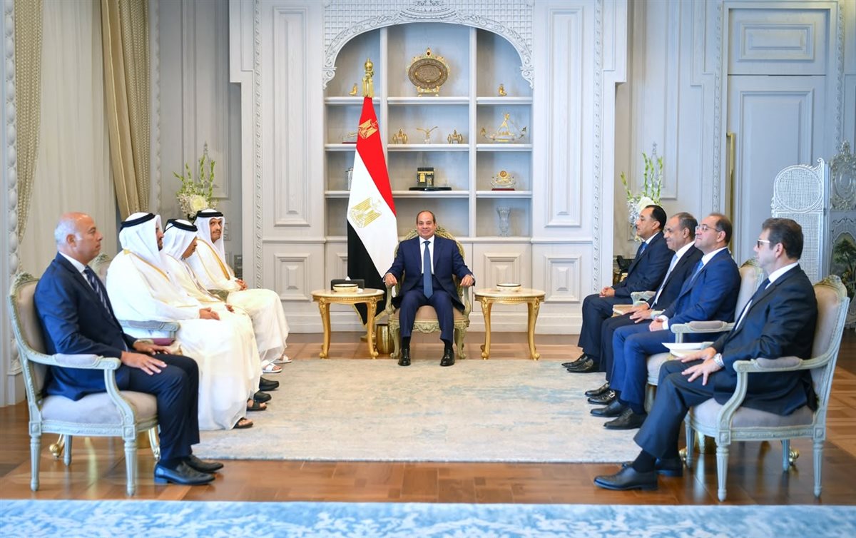 السيسي ورئيس وزراء قطر يبحثان البناء على مخرجات اللجنة العليا