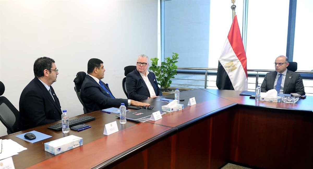 وزير الاستثمار يبحث آخر تطورات مشروع برج فوربس الدولي