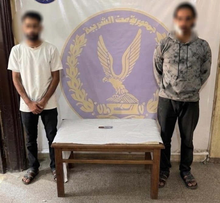 ضبط شخص اعتلى سطح منزله وسب جيرانه بالشرقية.. والسلاح الأبيض بحوزته