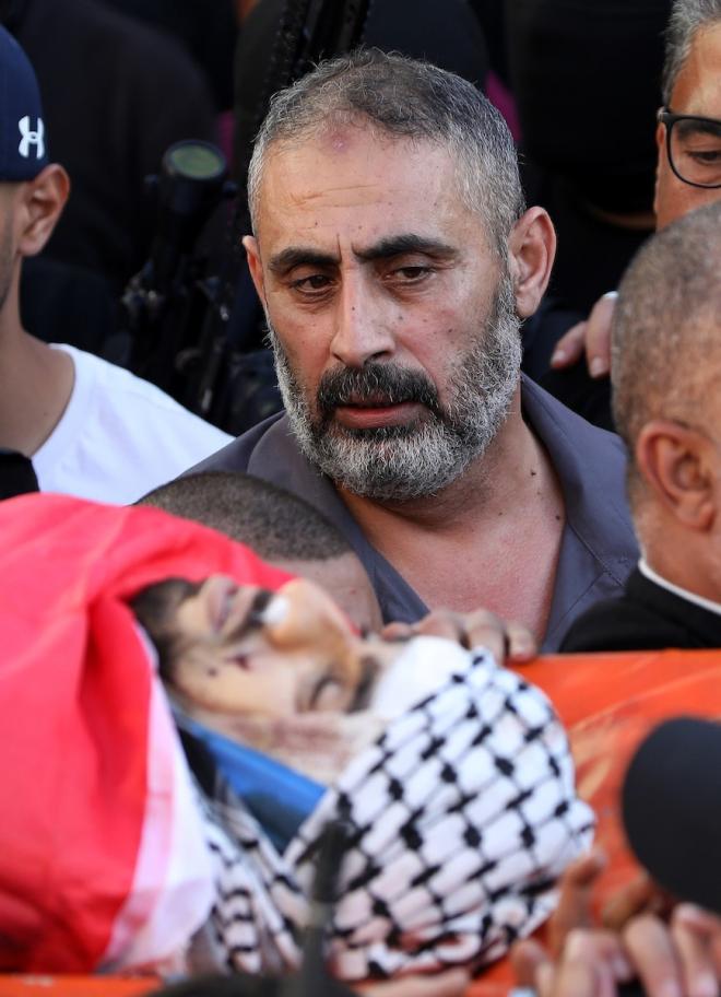 فتحي خازم يودع نجله الشهيد عبد الرحمن