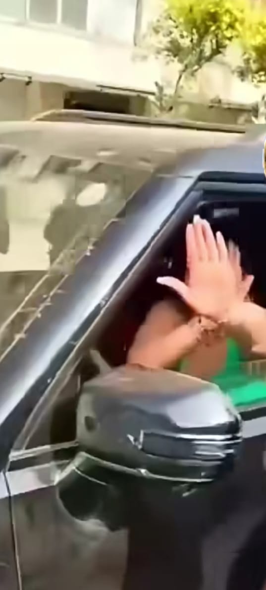 ما سر صاحبة السيارة الجيتور والملابس المثيرة؟&nbsp;
