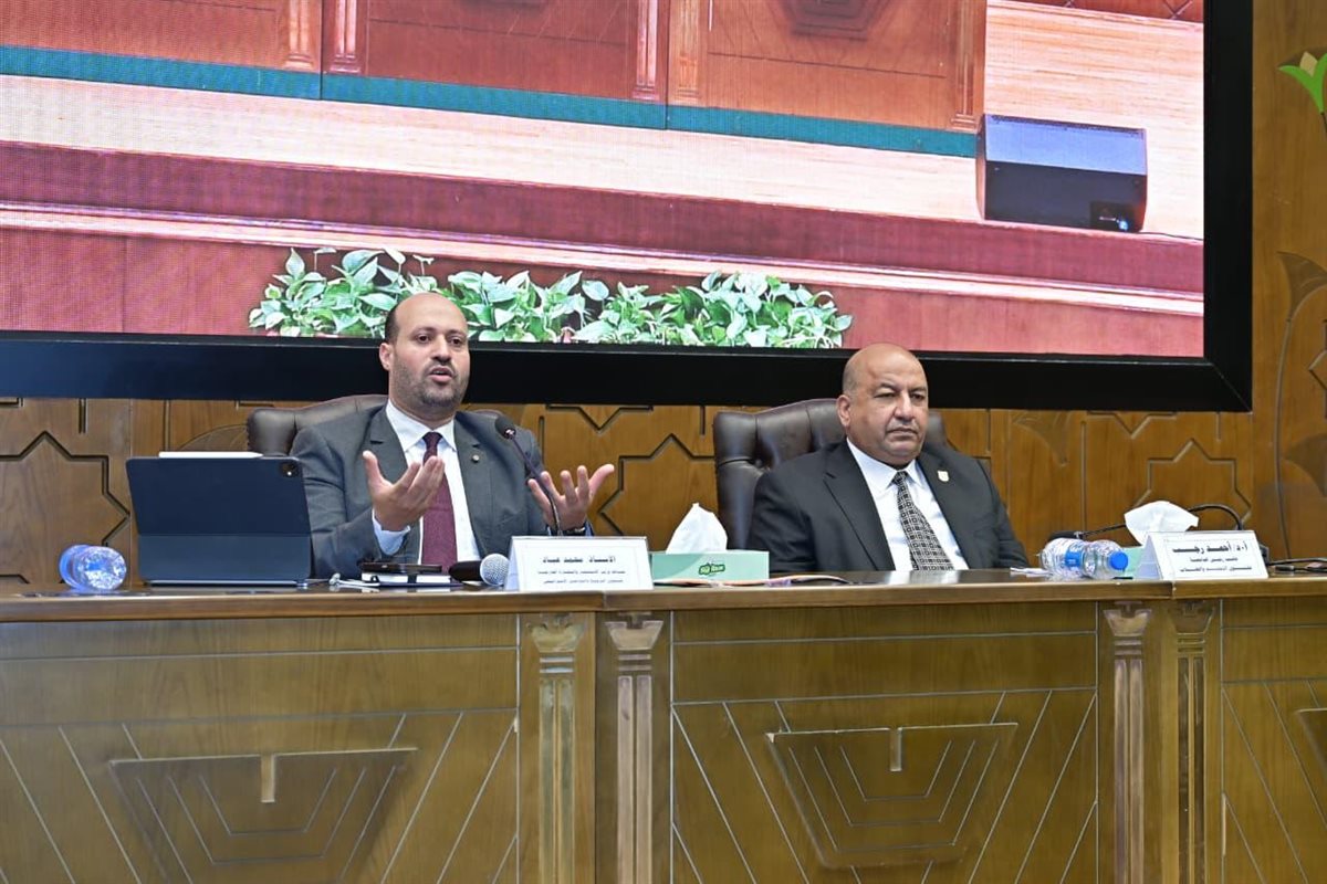 الفوج الثاني من معسكر «قادة المستقبل»، الذي تنظمه جامعة القاهرة