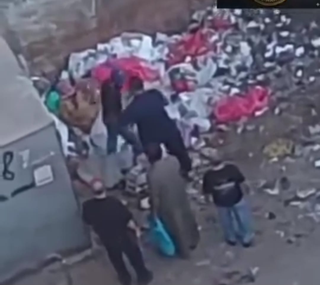 يلقي بوالدته في الزبالة بشبرا الخيمة