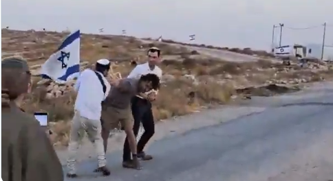 مستوطنون يعتدون على مراسلي شبكة أن بي سي الأمريكية