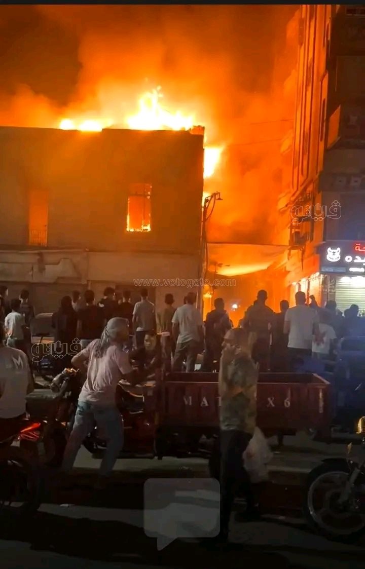حريق هائل يلتهم منزلًا مهجورًا،فيتو