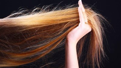 زيت طبيعي للعناية بالشعر وتقليل مظهر التقصف