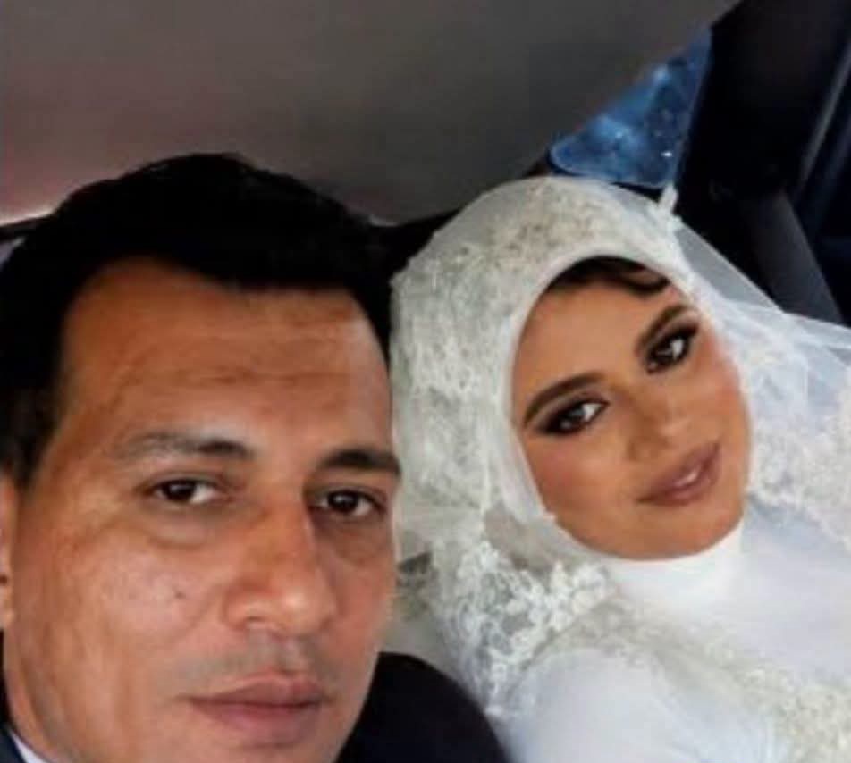 <strong>عروس المنوفية مع زوجها ليلة الزفاف</strong>” width=”952″ height=”854″/><figcaption><strong>عروس المنوفية مع زوجها ليلة الزفاف</strong></figcaption></figure><h3>لم تذهب لمنزل أسرتها</h3><p>اتصل بأسرتها لعلها تكون في منزل والدها، فكانت المفاجاة أن الأب أخبره بعدم مجيئها، وبدأت الأسرتين البحث عنها وإخطار أجهزة الأمن بالمنوفية التي تجري تحرياتها الموسعة لكشف لغز الاختفاء.</p><p> </p><h3>لم تتضح أسباب اختفائها</h3><p>وحتى الآن لم تتضح الأسباب الحقيقية التي دفعت الزوجة للاختفاء، وظلت الأسئلة تتناقلها الألسنة، هل تم اختطافها هل اختلفت مع زوجها، أم تركت المنزل بإرادتها؟.. كلها أسئلة محل بحث بين أيدى أجهزة الأمن حتى الآن.</p><p> </p><h3>الزوج نشر استغاثته</h3><p>من جهته نشر الزوج استغاثته على صفحته الشخصية، ثم حرر بلاغا لدى أجهزة الأمن بالمنوفية ثم بدأ البحث عنها في الأماكن التي يمكن لزوجته التردد عليها لكنها محاولات باءت بالفشل.</p><h3>لم يتحدث عن خلافات لكنه ذكر عبارة مهمة</h3><p>الزوج في بلاغه ذكر أنه لم يتحدث عن خلافات زوجية وقعت بينه وبين زوجته، لكن أكد على كلام الزوجة قبل اختفائها له بأن لديها احساس بأن هناك من يسعى لإحداث خلاف بينهما دون أن توضح تفاصيل العبارة التي من الممكن أن تكون خيطا يقود الأمن لكشف مكانها!</p><p> </p><h3>اختفائها المفاجى وضع الزوج تحت ضغط نفسي</h3><p>غياب الزوجة المفاجئ وضع الزوج تحت ضغط نفسي وعصبي، حيث دارت أسئلة كثيرة في عقله، من هو الذي يريد إفساد حياته، واستمر بحثه عنها طوال الأيام الماضية وإلى الآن وهو ما تسبب في انقطاعه عن عمله بسبب سفره للبحث عنها في المحافظات.</p><h3>العبارة اللغز محل تحقيق أجهزة الأمن</h3><p>وحتى الآن لم يصدر ما يوضح بشكل رسمي ملابسات غياب الزوجة أو مكان وجودها، فيما يظل ما ذكره الزوج بشأن وجود شخص يحاول إفساد العلاقة بينهما مجرد رواية على لسانه، ولا يمكن اعتباره اتهامًا مؤكدًا لأي شخص.</p></p></div><p><script type=