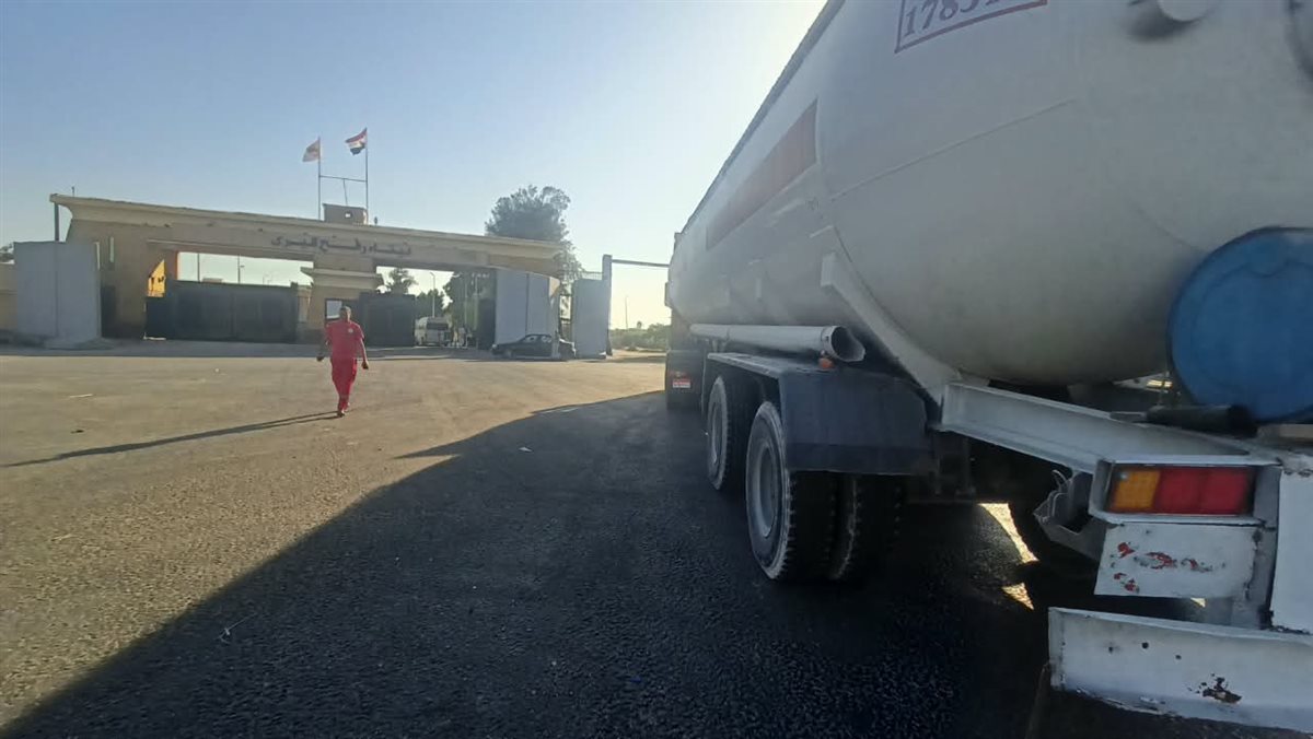 الهلال الأحمر المصري يواصل دعم أهالي غزة بآلاف الأطنان من المساعدات