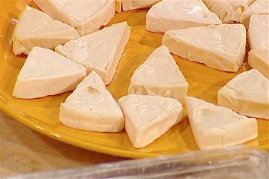 طريقة عمل الجبن المثلثات&nbsp;