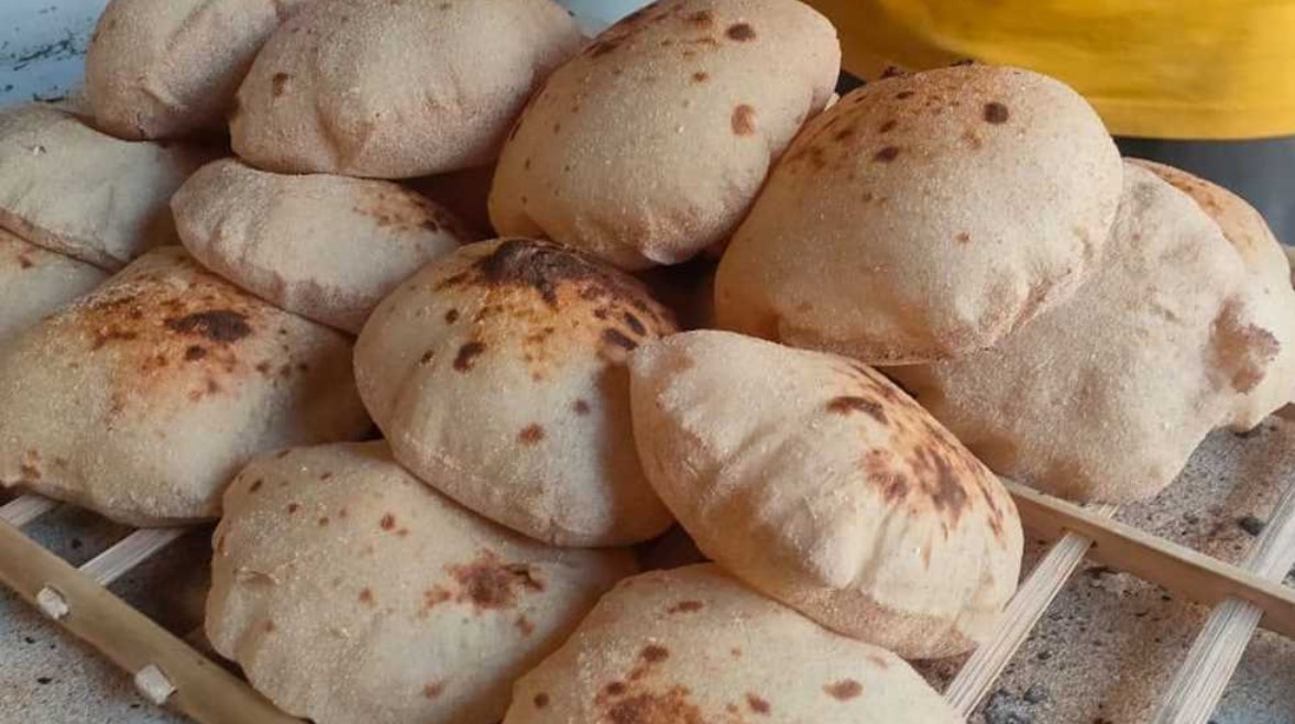 المصريون يستهلكون رغيف الخبز من القمح