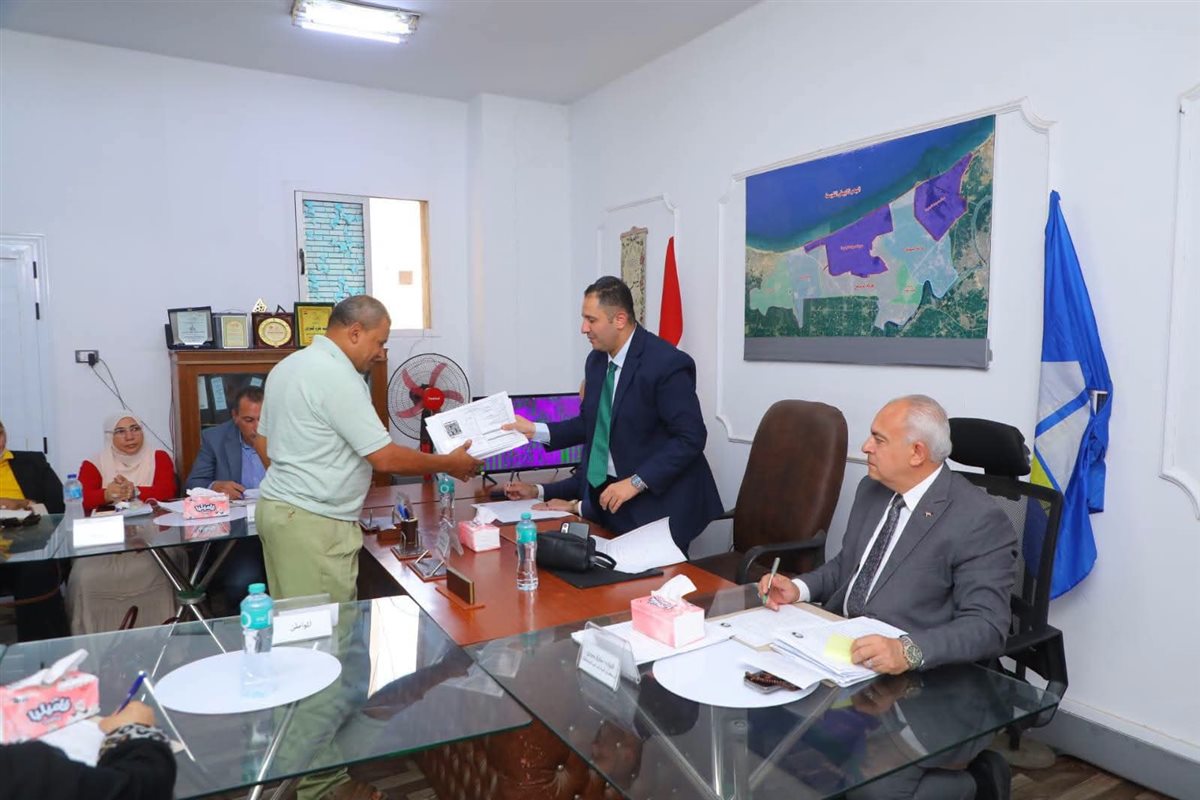 محافظ دمياط يعقد لقاء جماهيريا مع أهالي مركز ومدينة كفر البطيخ، فيتو