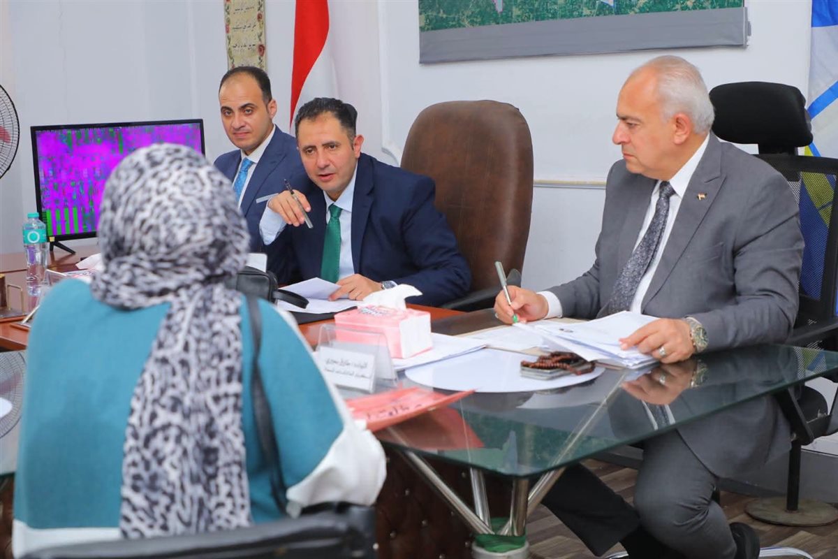 محافظ دمياط يعقد لقاء جماهيريا مع أهالي مركز ومدينة كفر البطيخ، فيتو