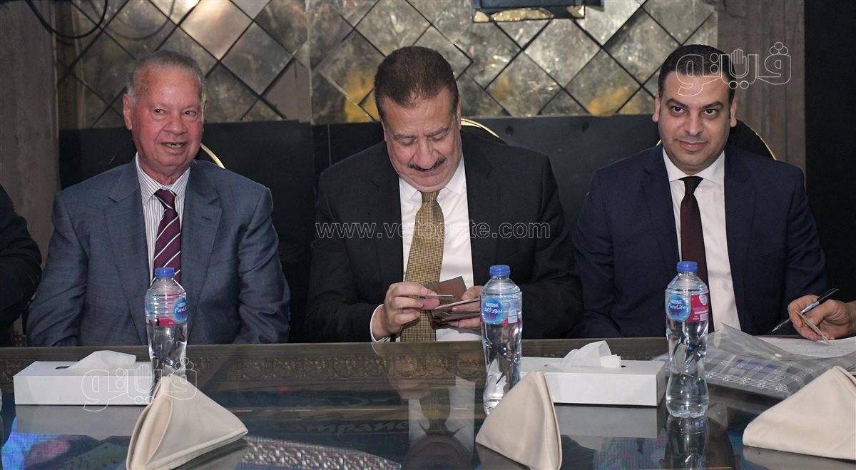 محافظ بورسعيد يحقق أمنية عروس يتيمة ويقف إلى جوارها وكيلًا في عقد قرانها