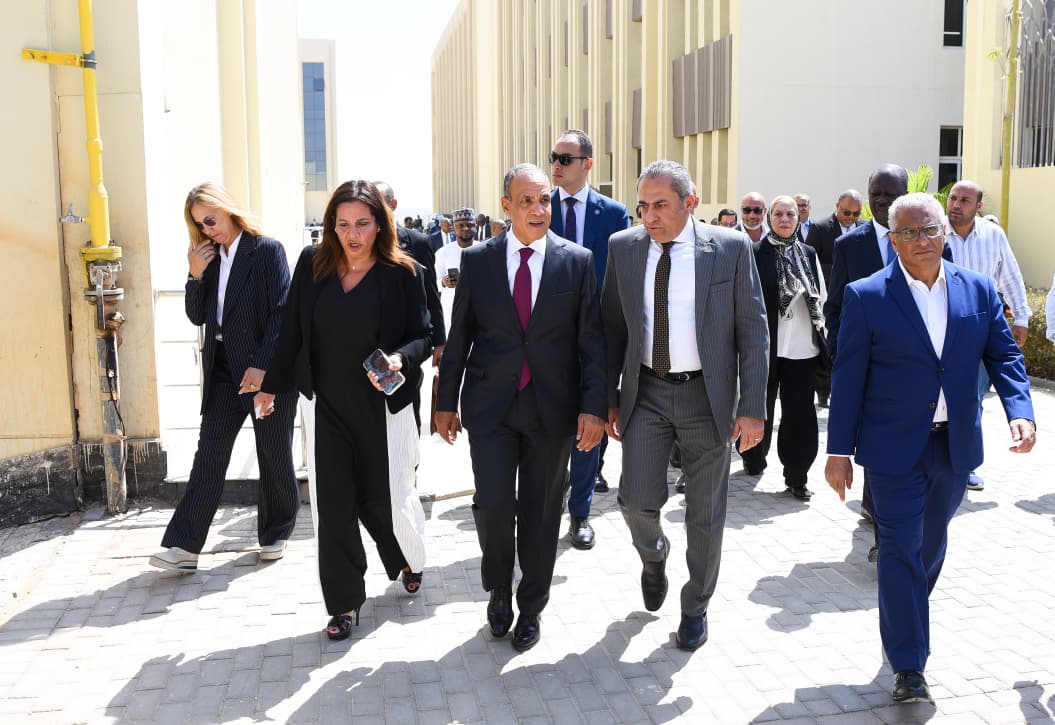 وزير الخارجية يصطحب السفراء الأفارقة في جولة بالعاصمة الجديدة