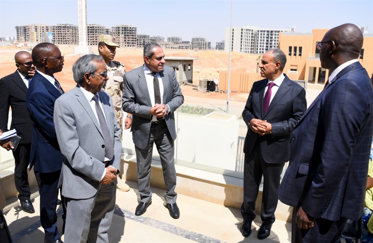 وزير الخارجية يصطحب السفراء الأفارقة في جولة بالعاصمة الجديدة