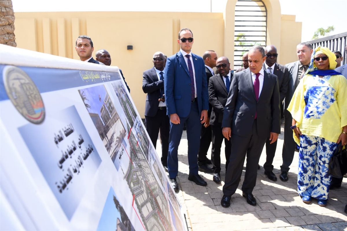 وزير الخارجية يصطحب السفراء الأفارقة في جولة بالعاصمة الجديدة