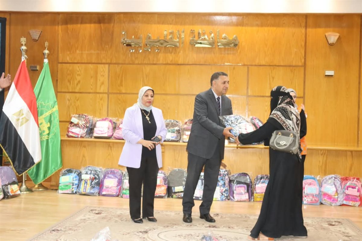 محافظ القليوبية خلال اللقاء،فيتو