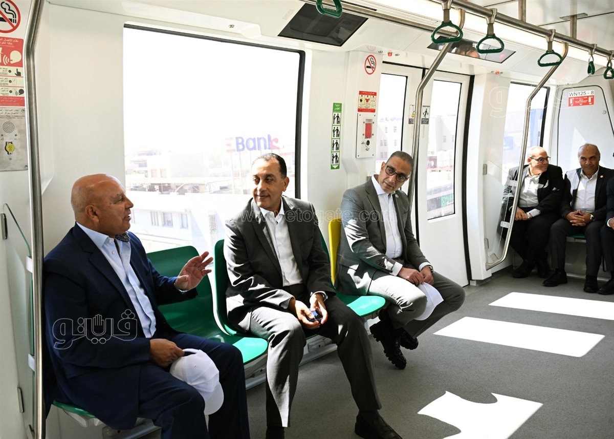 رئيس الوزراء يستقل قطار مونوريل غرب النيل من محطة جامعة الأهرام الكندية