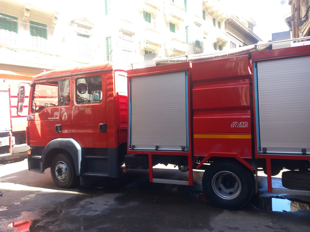 السيطرة على حريق مخزن بمحطة الرمل في الإسكندرية