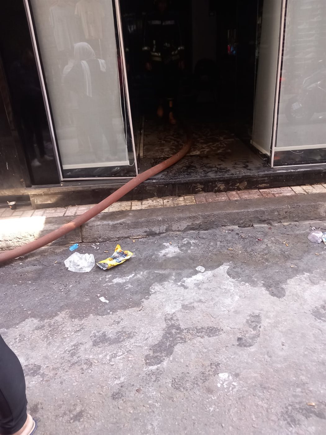 السيطرة على حريق مخزن بمحطة الرمل في الإسكندرية