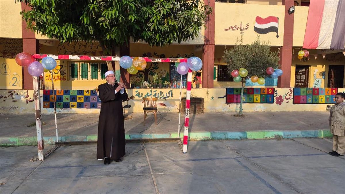 جانب من مراسم استقبال الطلاب،فيتو
