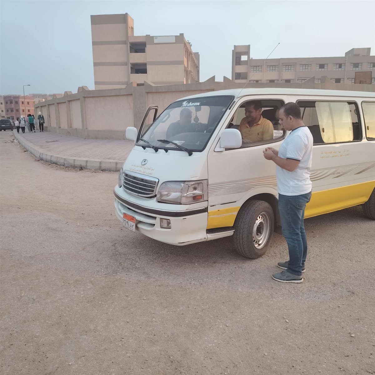 &nbsp;حملات مفاجئة للكشف عن المخدرات بين سائقي حافلات المدارس
