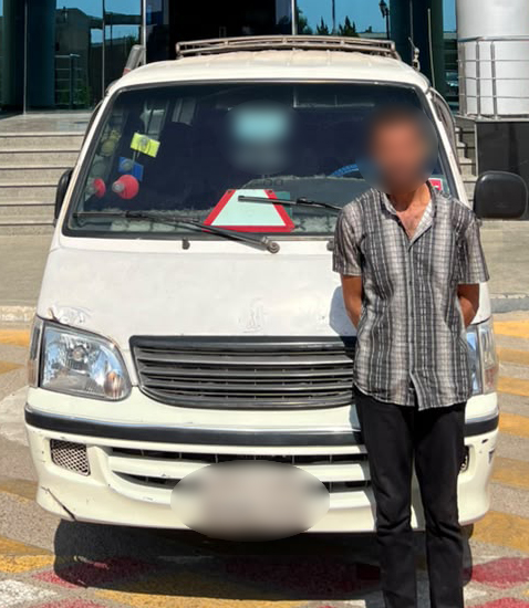 ضبط سائق ميكروباص بالجيزة بعد تداول فيديو لخلاف مع راكب رفض النزول أثناء سير السيارة