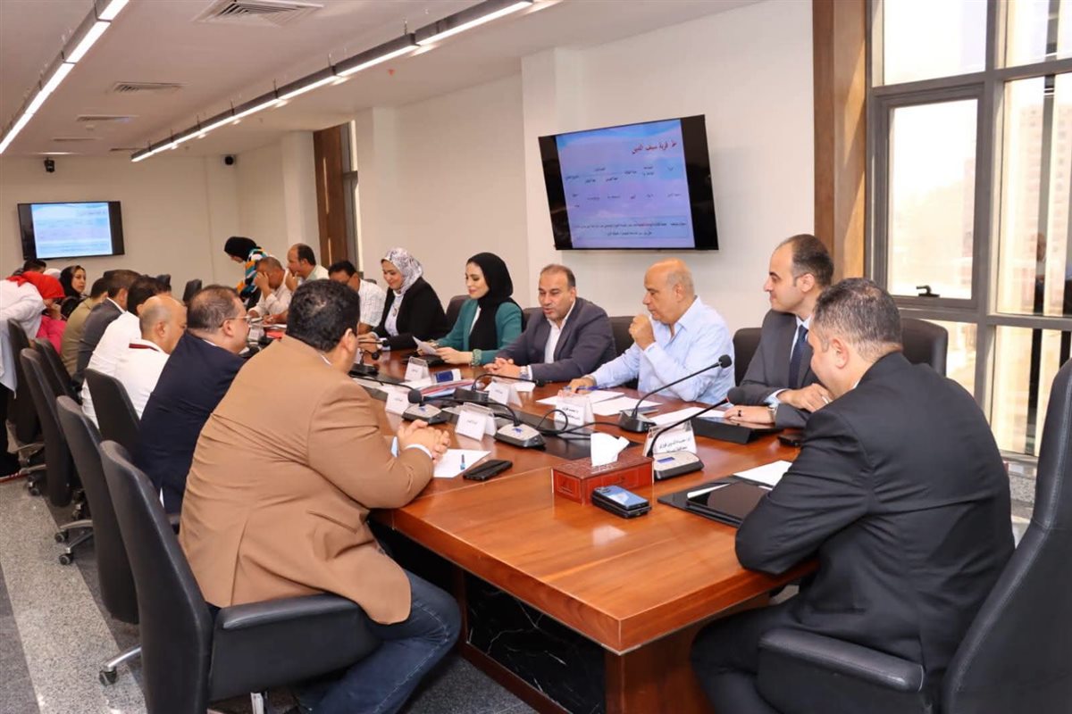 محافظ دمياط يناقش مع النواب والشيوخ مشروعات حياة كريمة والصرف الصحي والتأمين الشامل