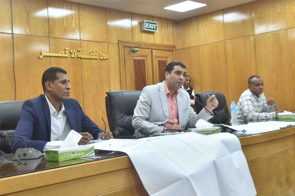 نائب محافظ الأقصر يبحث طلبات وشكاوى المواطنين في لقاء اليوم المفتوح، فيتو