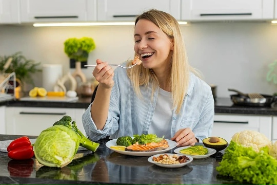 أطعمة تمنحك طاقة دون كافيين