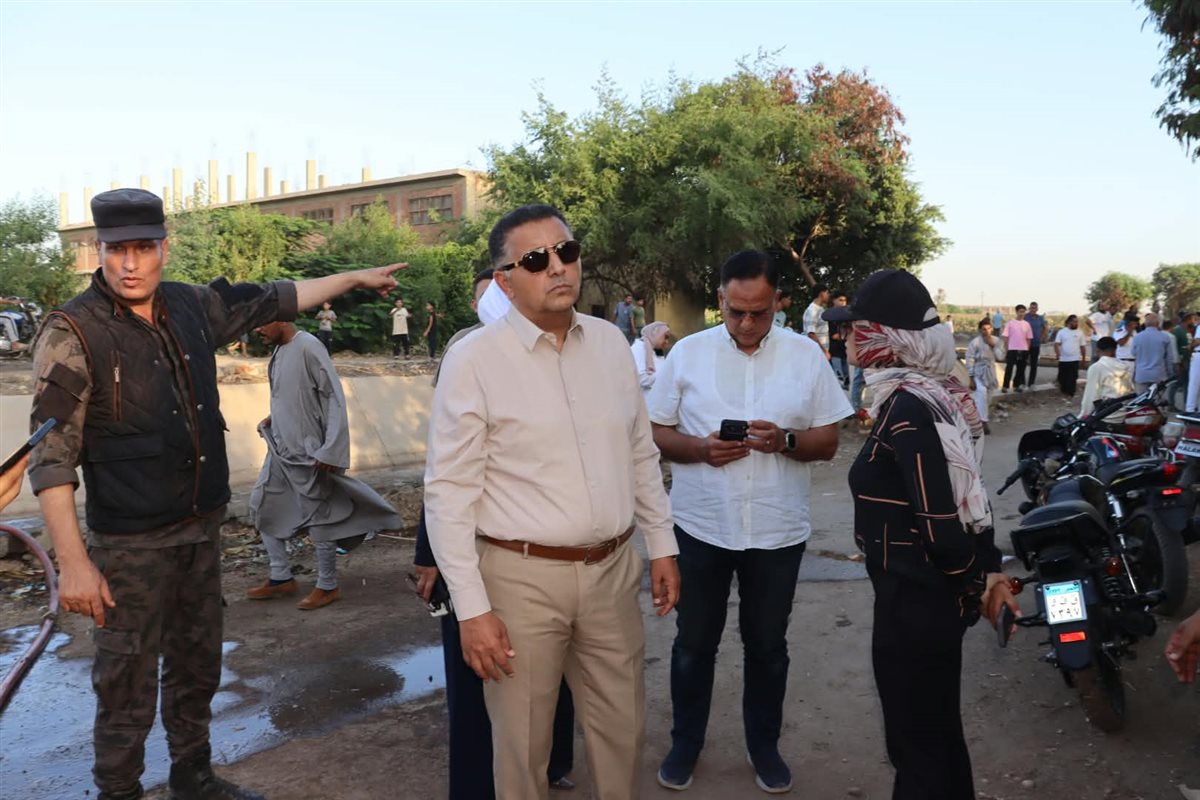 محافظ القليوبية خلال متابعة الحريق، فيتو