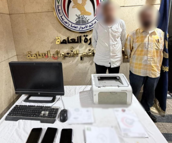 خيوط التزوير تقود إلى شخصين بالجيزة.. حاسب آلي وطابعة تكشف نشاطًا إجراميًا