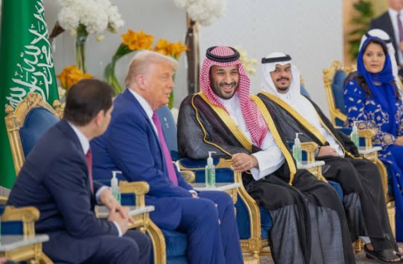 ترامب يحاول الحصول على فاتور الحرب من قادة الخليج