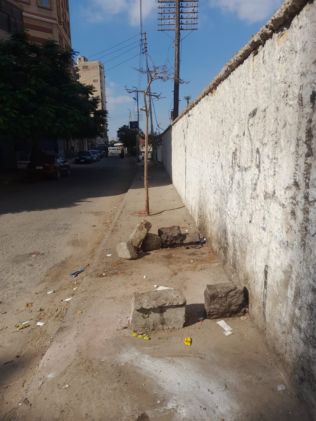 جانب من تنفيذ أعمال النظافة بالحي،فيتو