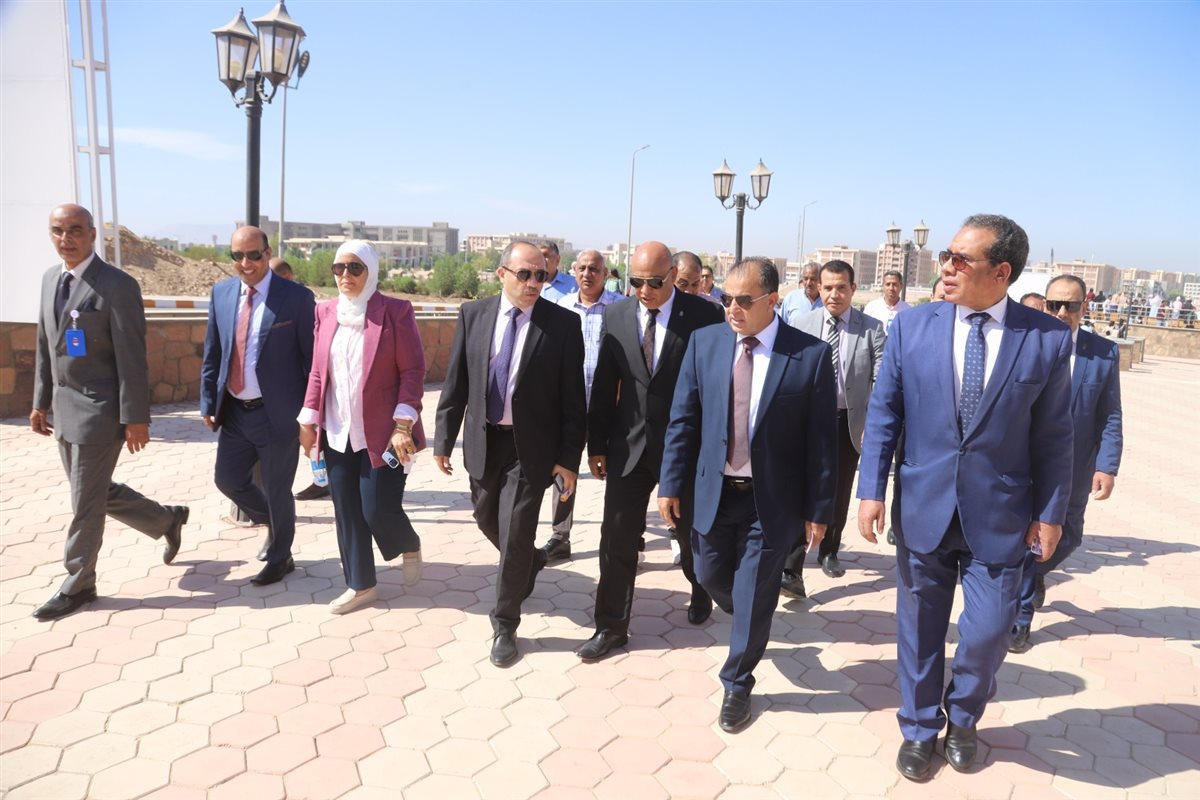 رئيس جامعة قنا يشهد مراسم تحية العلم في مستهل العام الجامعي الجديد
