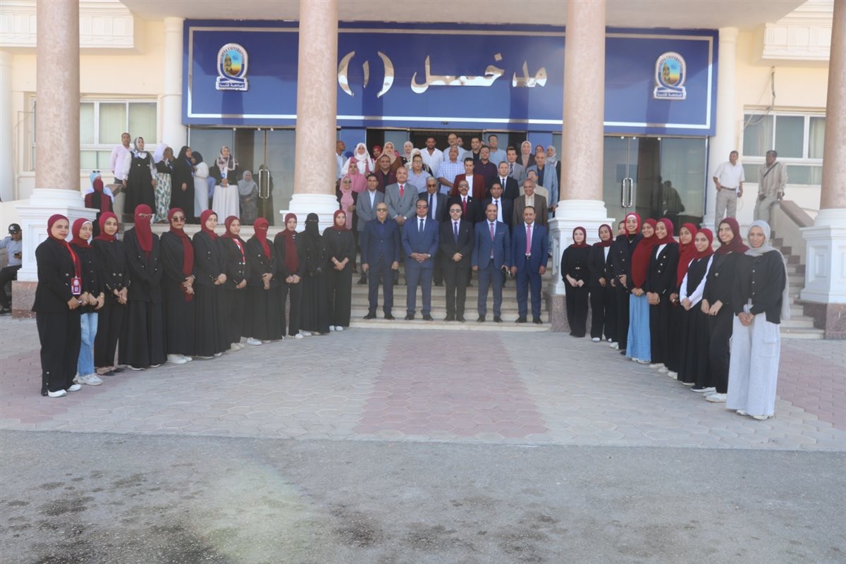 رئيس جامعة قنا يشهد مراسم تحية العلم في مستهل العام الجامعي الجديد