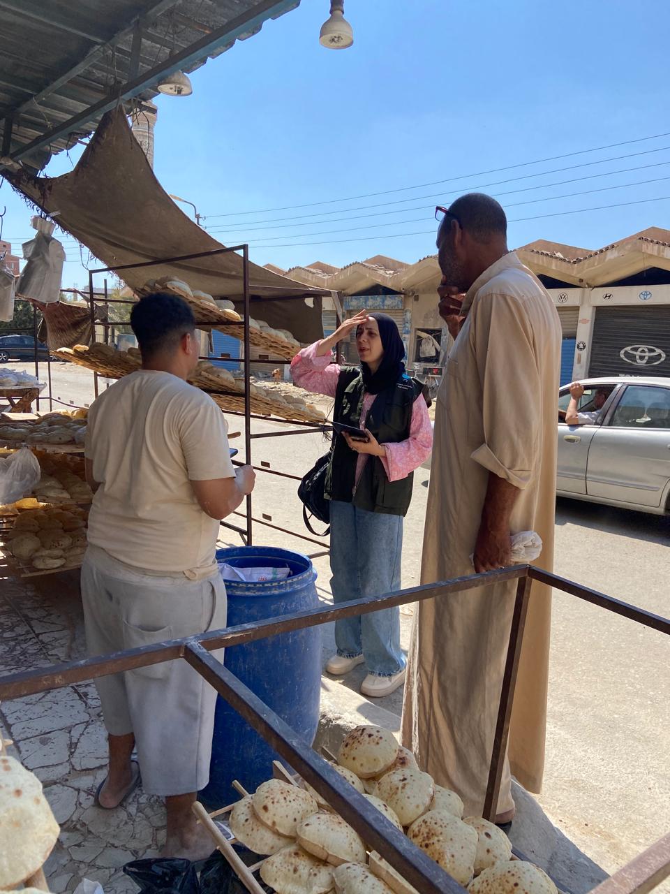 جانب من استطلاع آراء المواطنين حول الخدمات،فيتو