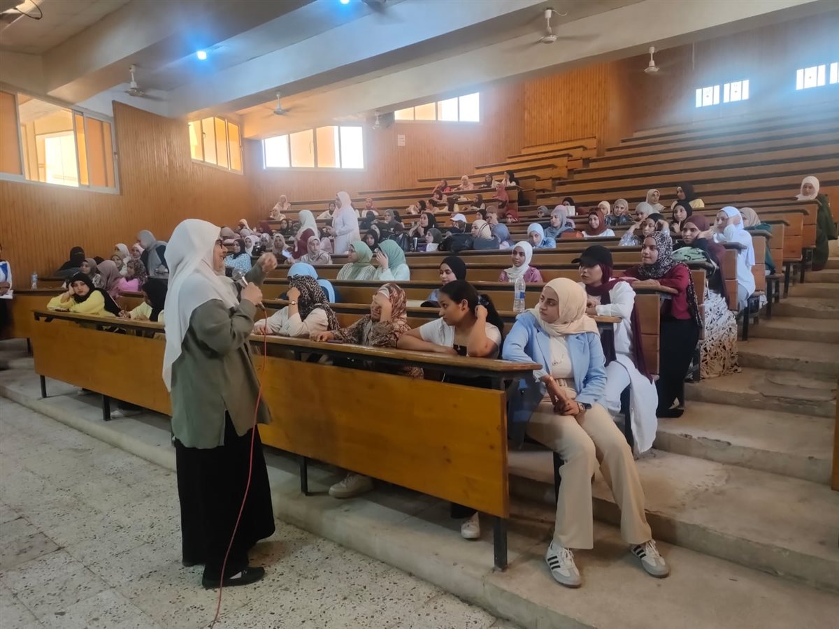 ندوة توعوية بمعهد الخدمة الاجتماعية بقنا