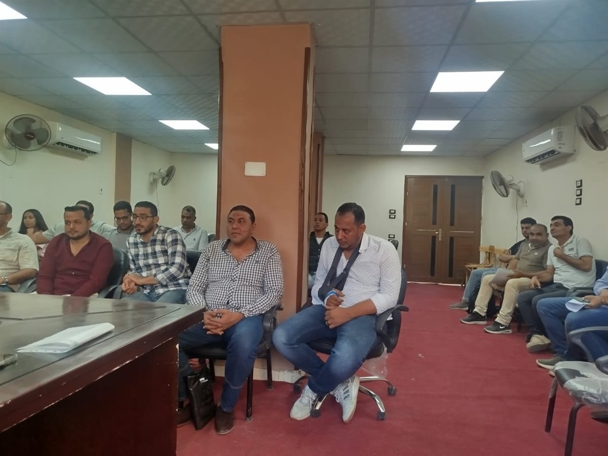 العلاج الحر بصحة قنا يناقش تعزيز الرقابة على المنشآت الخاصة
