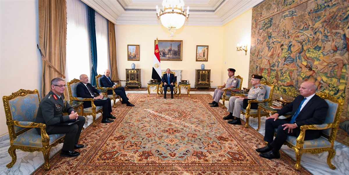 السيسي يبحث مع وزيري دفاع اليونان وقبرص تعزيز التعاون العسكري