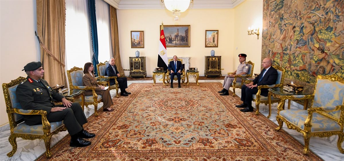 السيسي يبحث مع وزيري دفاع اليونان وقبرص تعزيز التعاون العسكري
