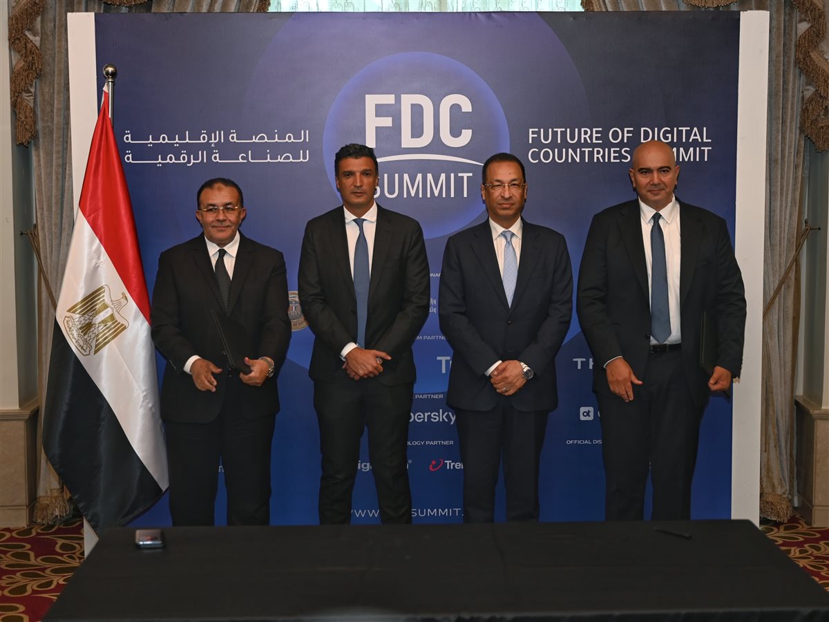 وزيرا الصناعة والاتصالات يشهدان توقيع بروتوكول تعاون