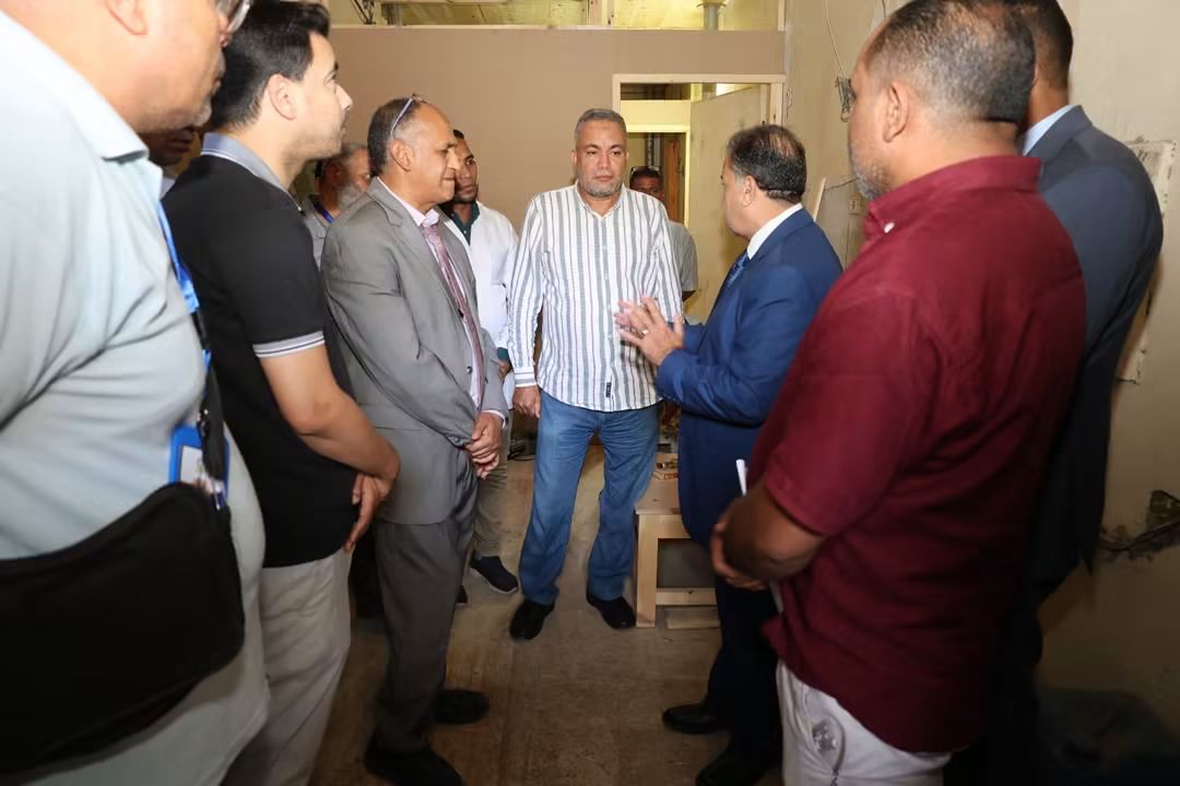 رئيس جامعة قنا يتفقد وحدة الرنين المغناطيسي