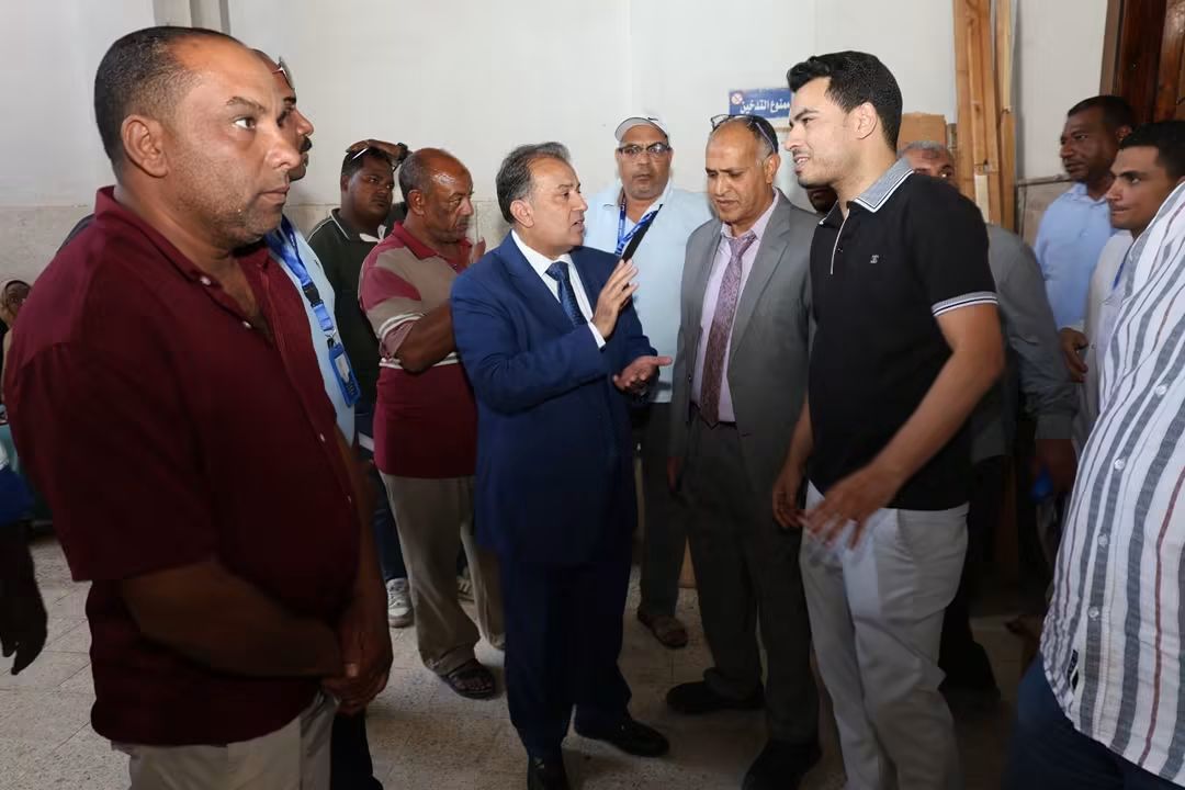 رئيس جامعة قنا يتفقد وحدة الرنين المغناطيسي