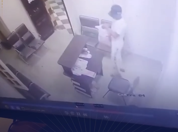 سقوط عاطل سرقة حقيبة ممرضة بالفيوم
